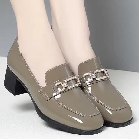 Zapatos de Charol con Tacón Bajo – Estilo Clásico y Elegante by Lunara Boutique