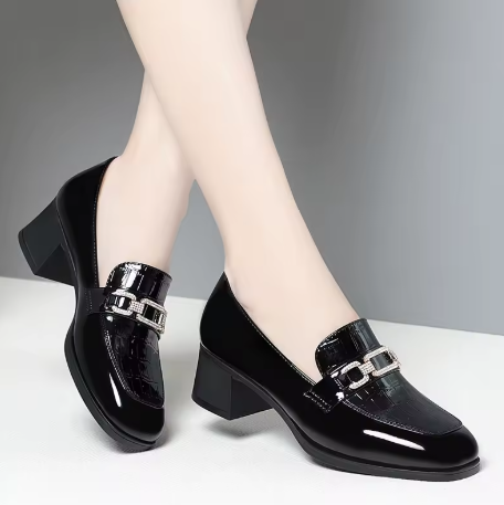 Zapatos de Charol con Tacón Bajo – Estilo Clásico y Elegante by Lunara Boutique