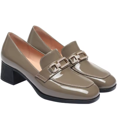 Zapatos de Charol con Tacón Bajo – Estilo Clásico y Elegante by Lunara Boutique
