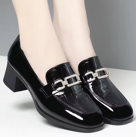 Zapatos de Charol con Tacón Bajo – Estilo Clásico y Elegante by Lunara Boutique