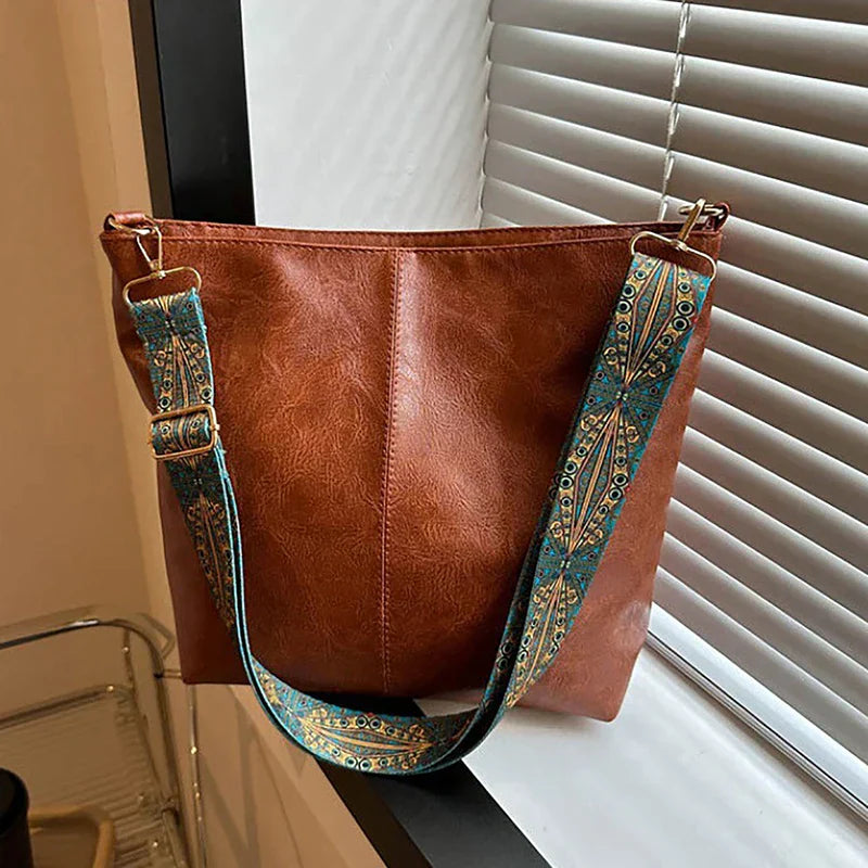 Bolso bandolera de cuero carmesí para mujer - Lunara