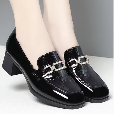 Zapatos de Charol con Tacón Bajo – Estilo Clásico y Elegante by Lunara Boutique